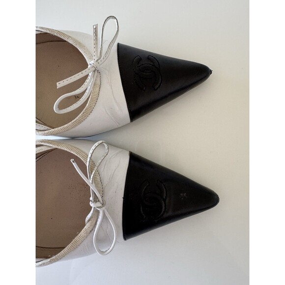 Chanel Black & White CC Logo Bow Captoe Slingback Pointed Toe Heels EU 38.5 - Picture 3 of 11